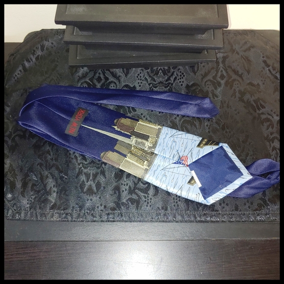 Twin Towers New York Tie - Picture 3 of 4